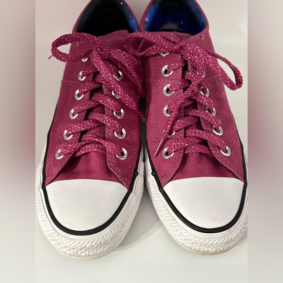 Converse Shoes - Converse Women's Low-Top Chuck Taylor Sneakers Berry Sparkle Laces Size 8